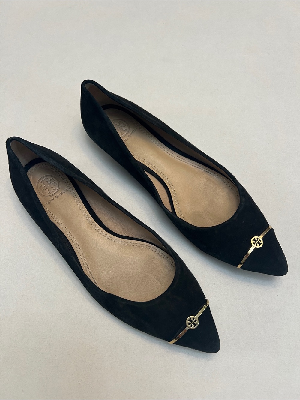 TORY BURCH BLACK POINTY TOE SUEDE BALLET FLATS WITH GOLD HARDWARE SIZE 8